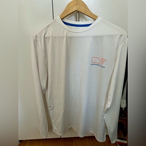 Vineyard Vines long sleeve performance T-shirt. Size small excellent condition. - Picture 1 of 4